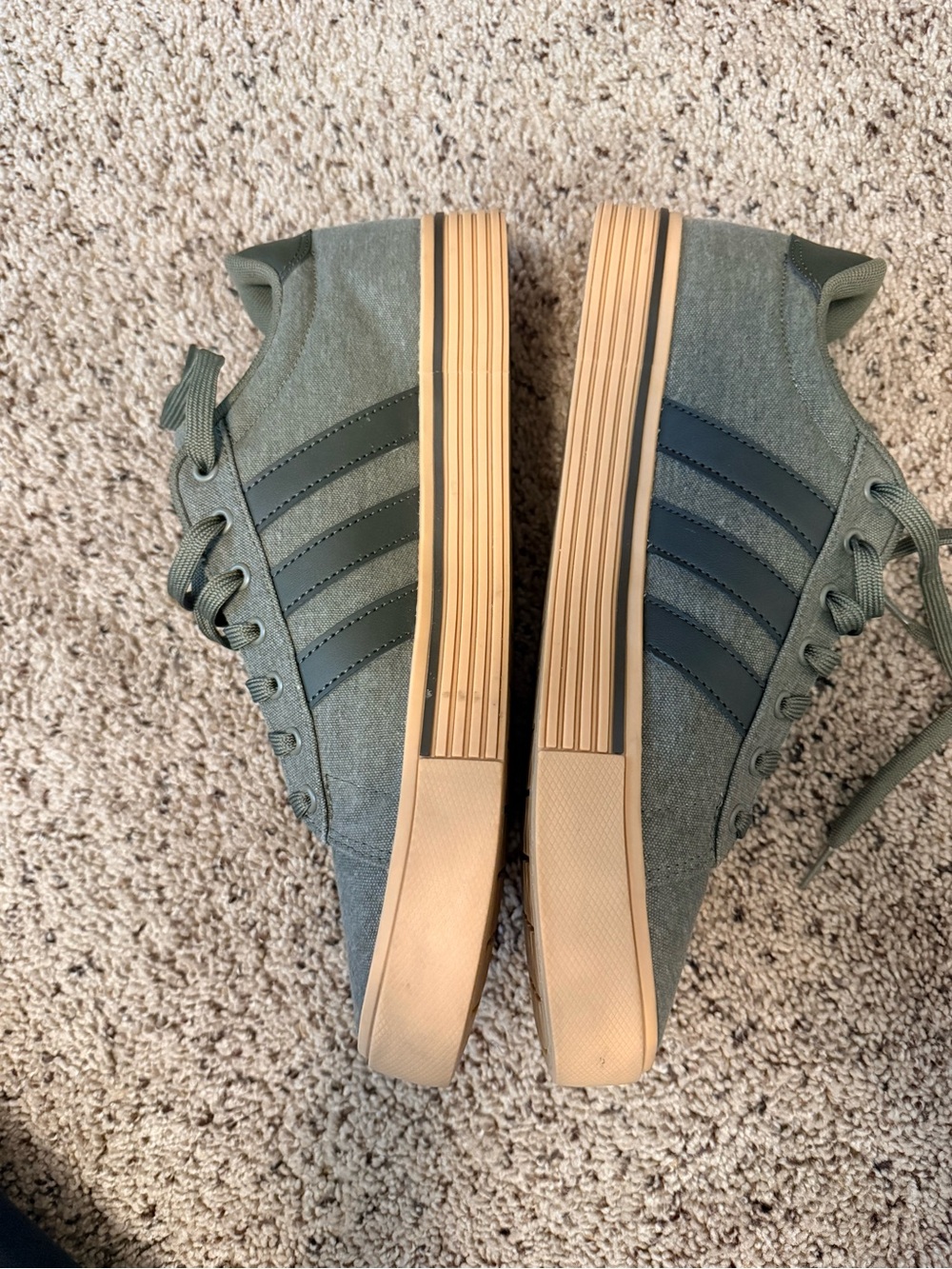 Adidas Men's Olive Green Casual Sneaker with Gum Sole size 11 - Picture 5 of 6